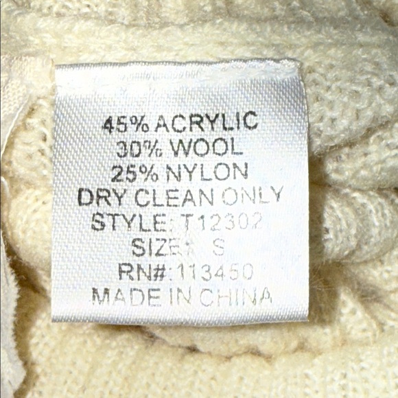 Lulumari Floral Embroidered Short Sleeve Turtleneck Sweater SZ Small - Picture 7 of 7